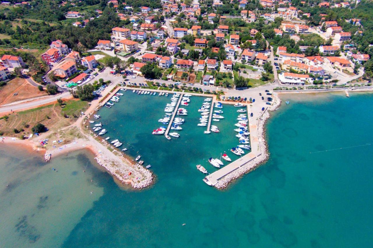 Apartments With A Parking Space Cizici, Krk - 15415 Malinska Dış mekan fotoğraf